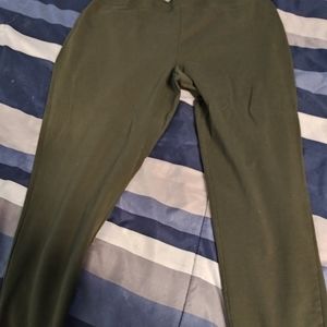 Olive green leggings looks pea soup green NOT!!